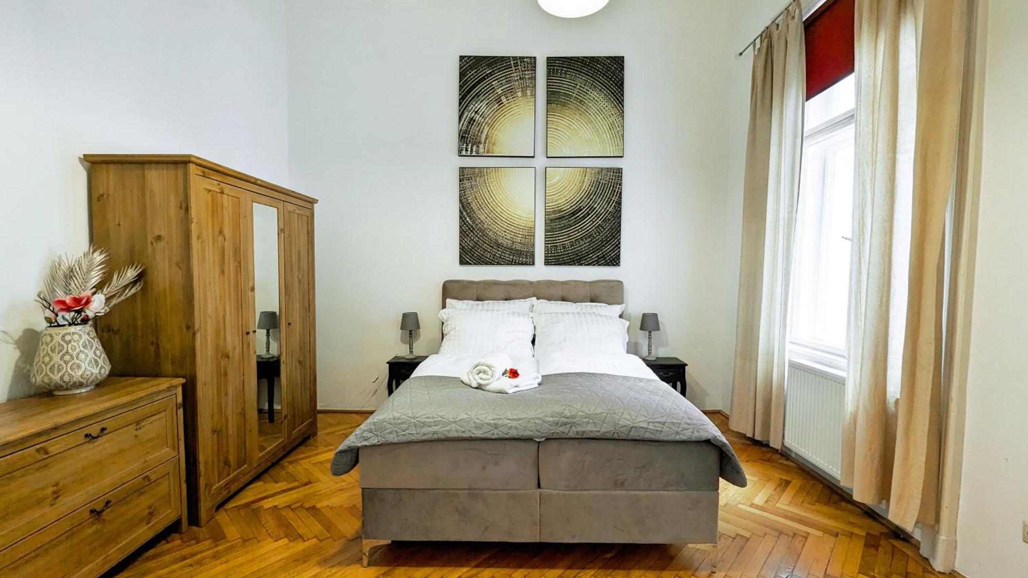Heart Of The City, Entire Very Big Apartment บูดาเปสต์ ภายนอก รูปภาพ