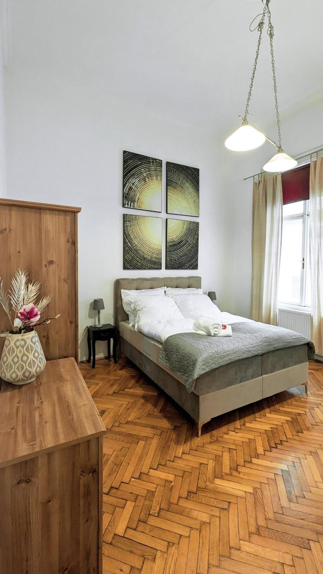 Heart Of The City, Entire Very Big Apartment บูดาเปสต์ ภายนอก รูปภาพ