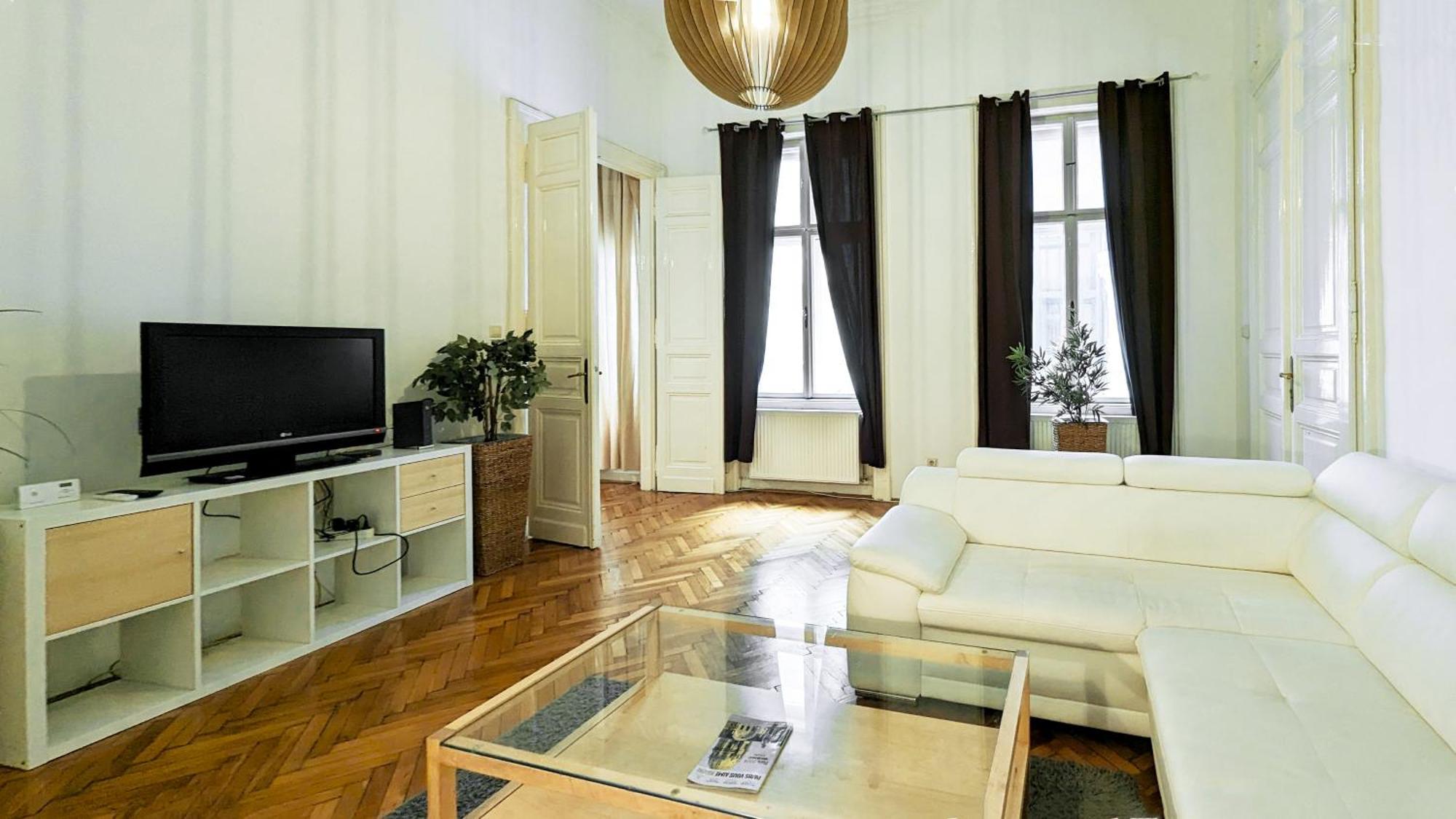 Heart Of The City, Entire Very Big Apartment บูดาเปสต์ ภายนอก รูปภาพ