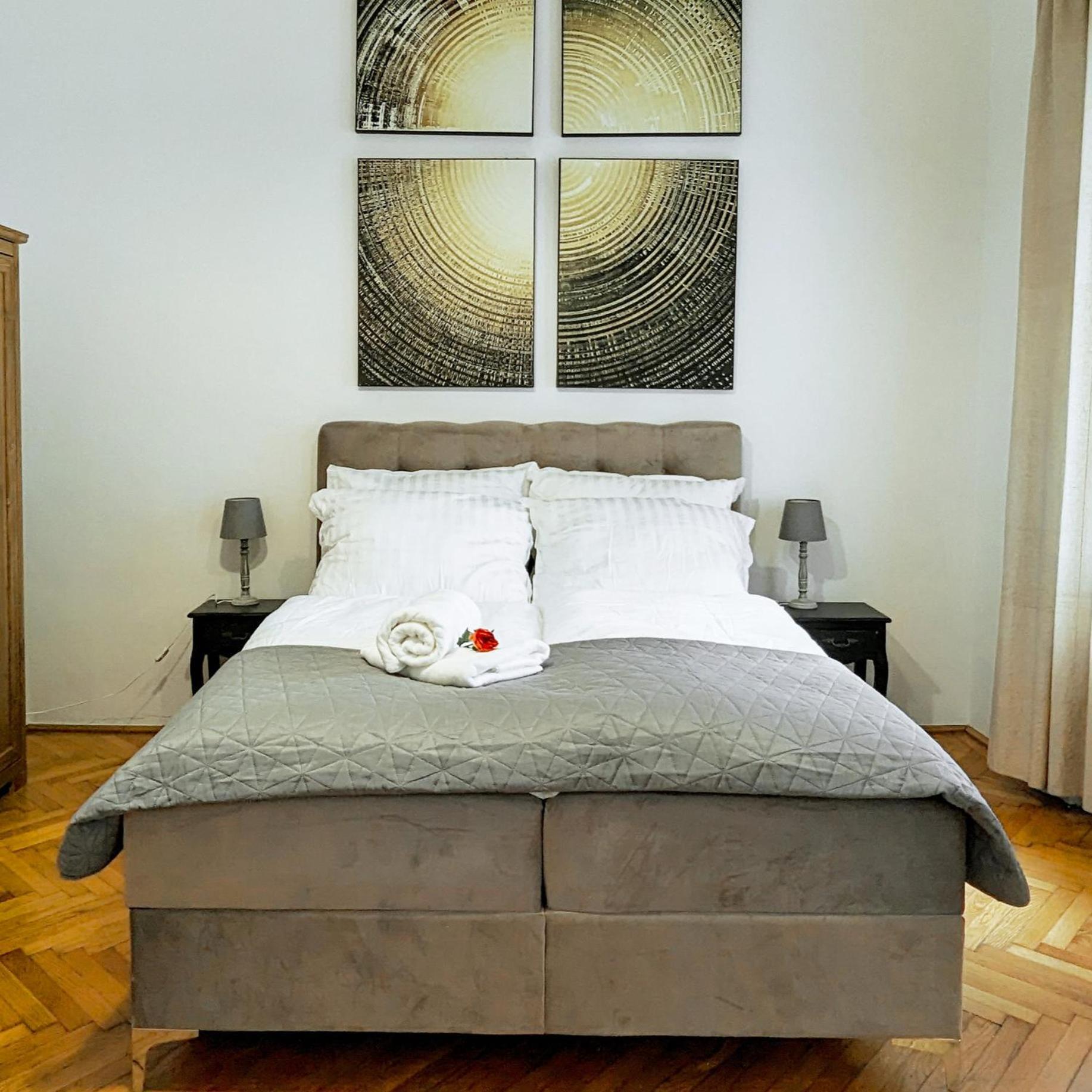 Heart Of The City, Entire Very Big Apartment บูดาเปสต์ ภายนอก รูปภาพ